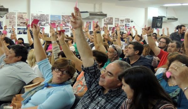 El plenario del SUTE resolvió con alto consenso iniciar un plan de lucha contra la política salarial del Gobierno. Foto: Sute.com.ar