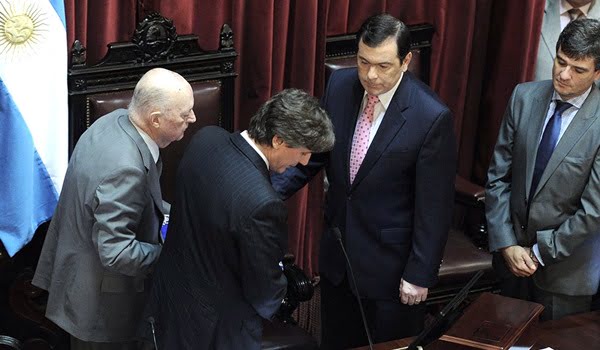 El senador radical K, Gerardo Zamora, juró este viernes como presidente provisional del Senado de la Nación. Foto: Télam