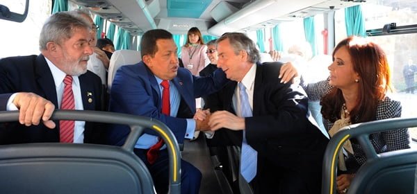 En 2005, en Mar del Plata, Hugo Chávez lideró con Lula Da SIlva y Néstor Kirchner el rechazo definitivo de Sudamérica al Alca, que imponía Estados Unidos bajo el mando de George W Bush. 