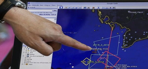 Map of flight plan is seen on computer screen during meeting before mission to find Malaysia Airlines flight that disappeared, on Phu Quoc Island