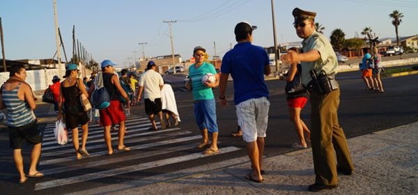 Carabineros actuaron para evacuar las zonas de playas en el Norte de Chile. Foto: Bio Bio