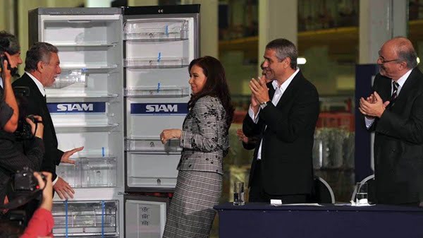 Cristina encabezó un acto en la planta de Siam.