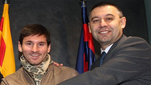 Lionel Messi y el presidente Bertomeu. Foto:  Archivo