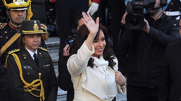 Cristina Fernández arribó pasadas las 12 del domingo a la Catedral de Buenos Aires. Foto: Télam