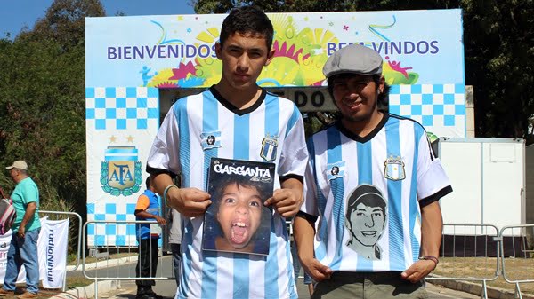 Dada y Core, del staff de La Garganta Poderosa, en Brasil. Foto: Télam.