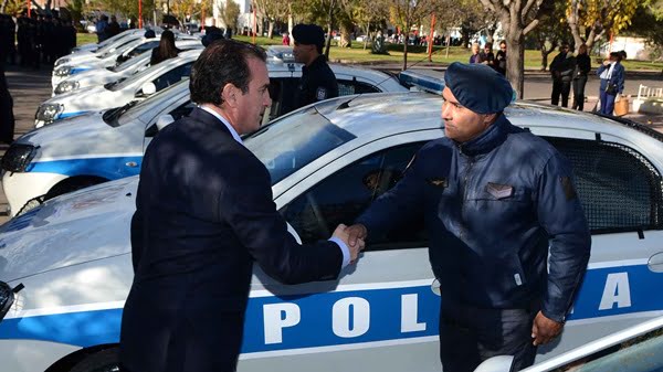 Entrega  de moviles policiales en Guaymallen