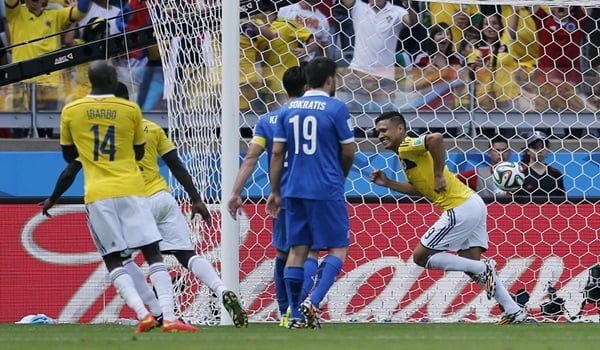 Teófilo Gutiérrez festeja su gol en el primer partido de Colombia en el Mundial. 