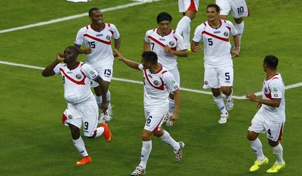 Costa Rica dio el gran golpe contra Uruguay. 