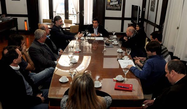 El ministro de Turismo, Javier Espina, encabezó una rueda de prensa en la que se blanqueó el fracaso del inicio de la ruta aérea directa con San Pablo. Foto:  Prensa Gobierno de Mendoza.