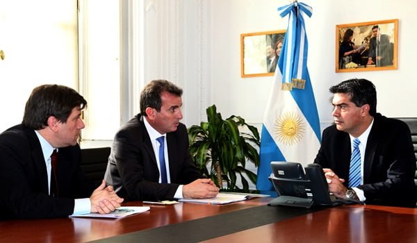 Francisco Perez y el ministro de Hacienda y Finanzas, Marcelo Costa, se reunieron este jueves  con el Jefe de Gabinete Jorge Capitanich, en Casa Rosada. Foto: Prensa Gobierno de Mendoza