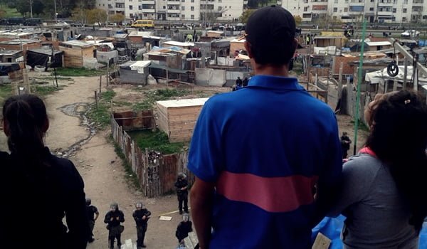 Un fuerte operativo de seguridad se montó para desalojar a las familias que habitaban el asentamiento Papa Francisco en Villa Lugano, Ciudad de Buenos Aires. Foto: Télam