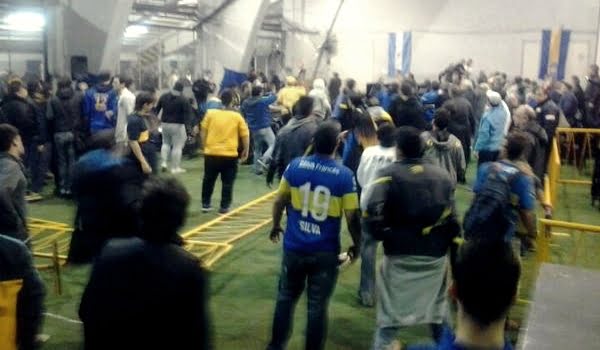 En la Asamblea de Boca estalló un violento rechazo a la conducción de Angelici.