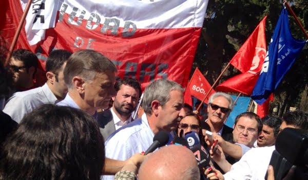 La cúpula del Frente Amplio no ha cerrado las chances de aliarse con Macri para 2015. El domingo se reunió en El Manzano, sin Pino Solanas, que se niega a la sociedad con el PRO. Foto: Twitter @JulioCobos