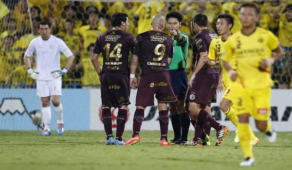 Lanús protestó un penal sobre el final del partido.