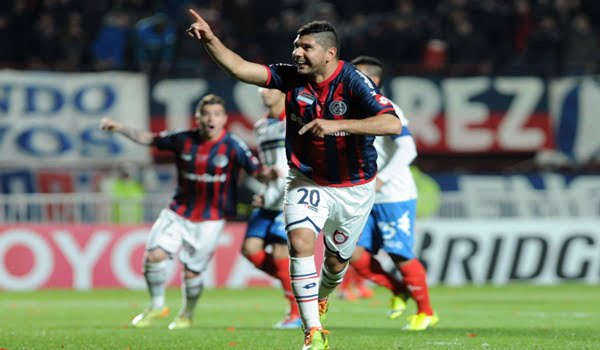 Néstor Ortigoza marcó de penal el gol del triunfo en la final de la Copa Libertadores. Foto: Télam