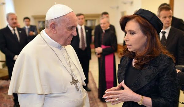 Cristina envió saludos al papa luego del accidente de un pariente de Francisco. Foto: Archivo