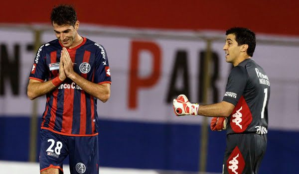 Nacho Piatti probablemente se pierda  la vuelta de la final de la Libertadores porque firmó contrato para jugar en Canadá.