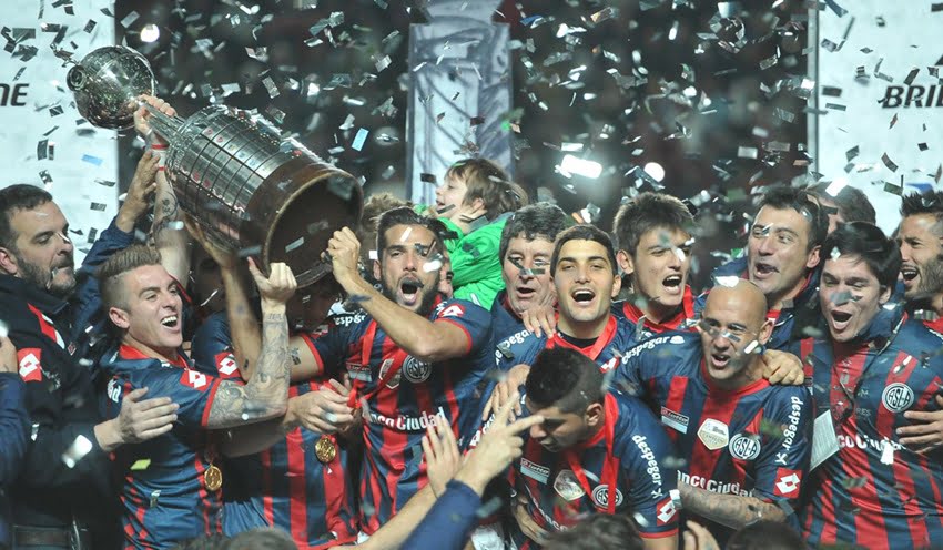 Los jugadores de San Lorenzo de Almagro festejan la Copa Libertadores de América. Foto: Télam