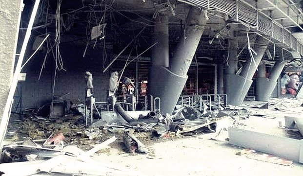 La fachada del Donbass Arena tras las explosiones de este sábado.  