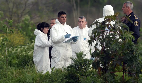 El cadáver de Melina fue encontrado dentro de una bolsa, a la vera del río Reconquista, donde trabajó la Policía Científica en la recolección de pruebas. Foto: Télam