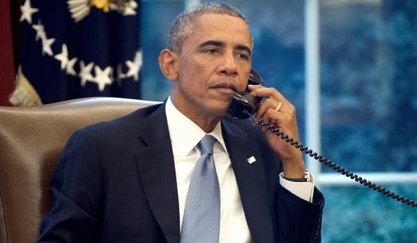 El Presidente Obama habló por teléfono con el rey de Arabia Saudí, Abdullah bin Adbul Aziz Al Saud, desde el Despacho Oval de la Casa Blanca.