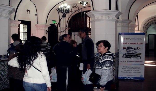Las entradas para Tango por los caminos del vino se canjean por leche. Foto: Prensa Gobierno de Mendoza