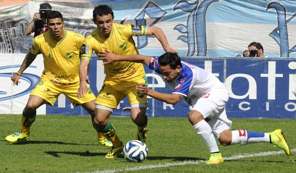 El Tomba ganaba, pero Defensa lo empató y por falta de puntería no lo terminó ganando. Foto: Télam