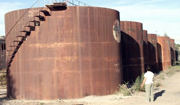 Caucete quiere eliminar por completo lo que quedó de la bodega Torraga, en quiebra luego de vender vino envenenado. Foto: Diario de Cuyo