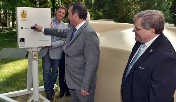 El gobernador Francisco Pérez junto a autoridades del Ejecutivo firmaron la carta de intención para la creación del Instituto Internacional de Astropartículas en el Observatorio Pierre Auger. Foto: Prensa Gobierno de Mendoza