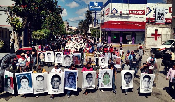 Los familiares de los estudiantes secuestrados en Iguala encabezaron numerosas marchas para exigir respuestas del Estado, sin éxito hasta el momento. Foto: Germán Canseco / Proceso.com.mx