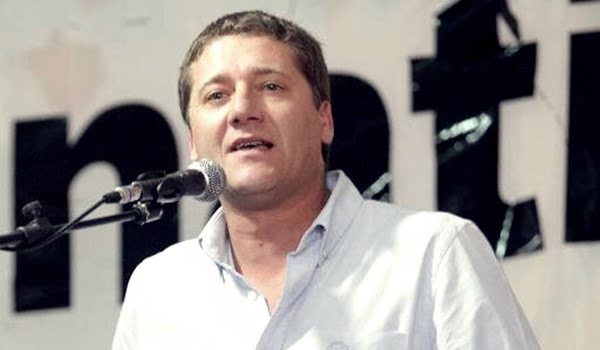 Gustavo Villegas denunció el robo de su casa mientras denunciaba al gobernador. Foto: Twitter