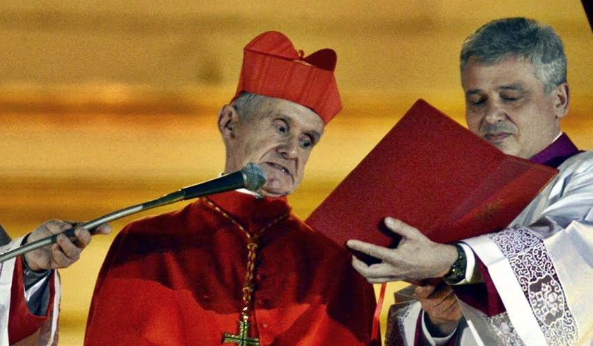 El francés Jean Louis Tauran comunicó al mundo la elección de Bergoglio al frente del Vaticano, en 2013.