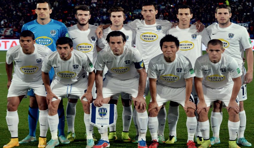 El equipo de trabajadores futbolistas del Auckland City.