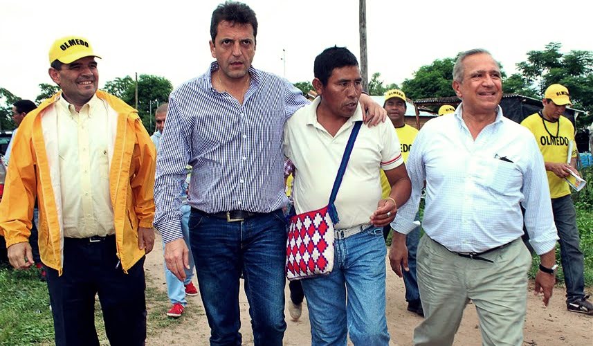 Sergio Massa fue a Salta a apoyar a Romero, ex gobernador y ex candidato a vice de Menem en 2003. Caminó junto al ex macrista Olmedo, famoso por defender al Pato Donald en el Congreso. Foto: La Nación