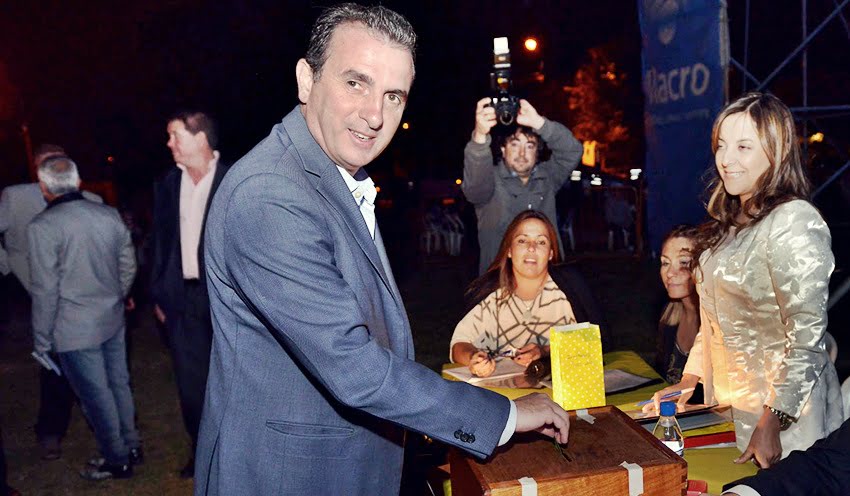 Cuándo votar divide al peronismo mendocino, con el gobernador Francisco Pérez (en la imagen votando en la Vendimia de Luján)  como anderado en contra del desdoblamiento. Foto: Prensa Gobierno de Mendoza.