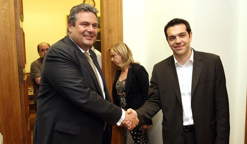 Kammenos, líder de la derecha nacionalista griega, con el futuro primer ministro Alexis Tsipras, pope de la coalición de izquierda radical. 