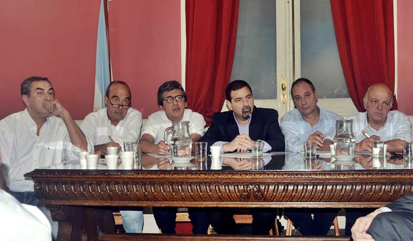 El vicegobernador Carlos Ciurca en el centro, rodeado de legisladores radicales. Foto: Prensa Senado de Mendoza