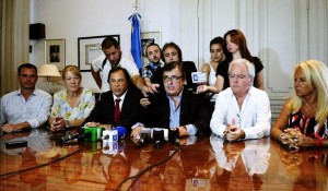 Los diputados opositores Fernando Sánchez (CC), Margarita Stolbizer (GEN), Darío Giustozzi (FR),Mario Negri (UCR) y Federico Pinedo (PRO) en la conferencia de prensa  contra la abolición de la ex SIDE.