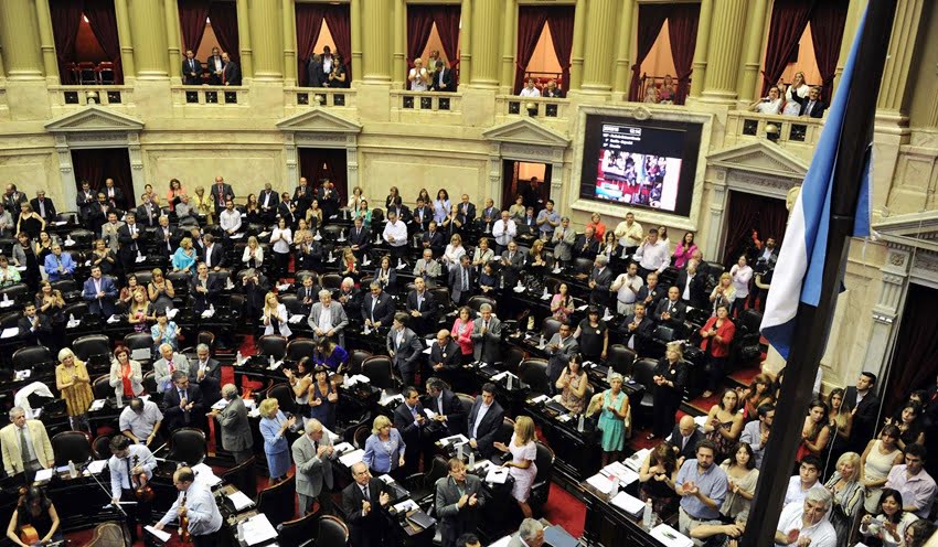 Antes de iniciarse el debate por los acuerdos binacionales con China la Cámara de Diputados homenajeó al fiscal Nisman y al ex presidente Kirchner, al cumplirse 65 años de su natalicio. Foto: Télam