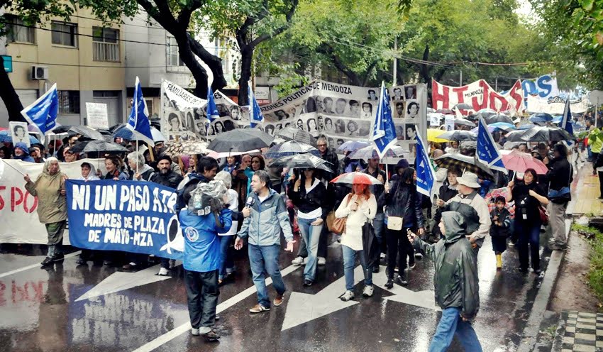 Con la Madres, las Abuelas y los Hijos a la cabeza se realizó una marcha provincial a 39 años del Golpe Militar que instauró el terrorismo de Estado entre 1976 y 1983. Foto: Raymundo / Especial para EXPLÍCITO