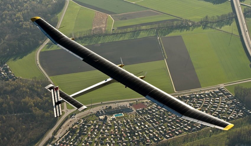 Un avión solar salió a dar la vuelta al mundo.