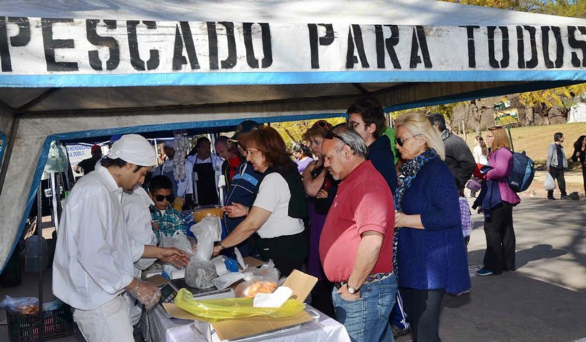 Habrá más puestos de Pescado para todos por la demanda de Semana Santa. Foto: Archivo / Prensa Gobierno de Mendoza