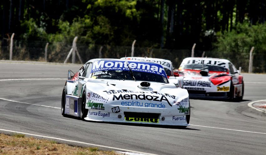 El motor del Chevrolet del Dole Racing se rompió cuando Jualián Santero lideraba la final del TC Mouras, a dos vueltas de la bandera a cuadros. Foto: ACTC