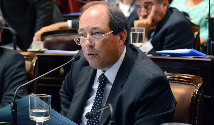 El mendocino Ernesto Sanz es uno de los 15 senadores de la Nación de la oposición que cumplen su mandato en diciembre. Foto: Archivo