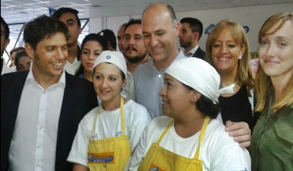 Axel Kicillof, Guillermo Carmona, Alejandra Naman y Anabel Fernández Sagasti en la sucursal de la Terminal del Sol de la Red de compras. 