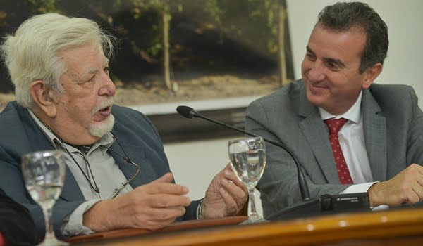 Entrega de reconocimiento como embajador cultural al escritor Ca