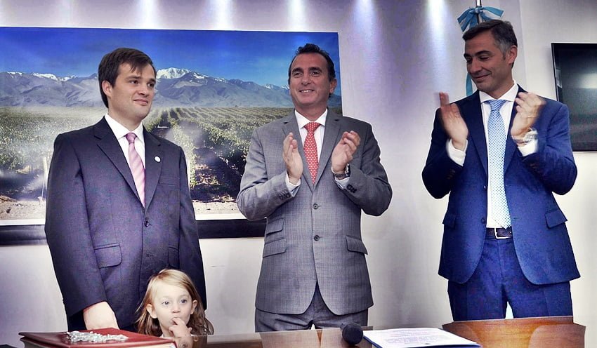 Francisco Pérez y Diego Martínez Palau con el nuevo ministro de Transporte, Pablo Rousseau. Foto: Prensa Gobierno de Mendoza