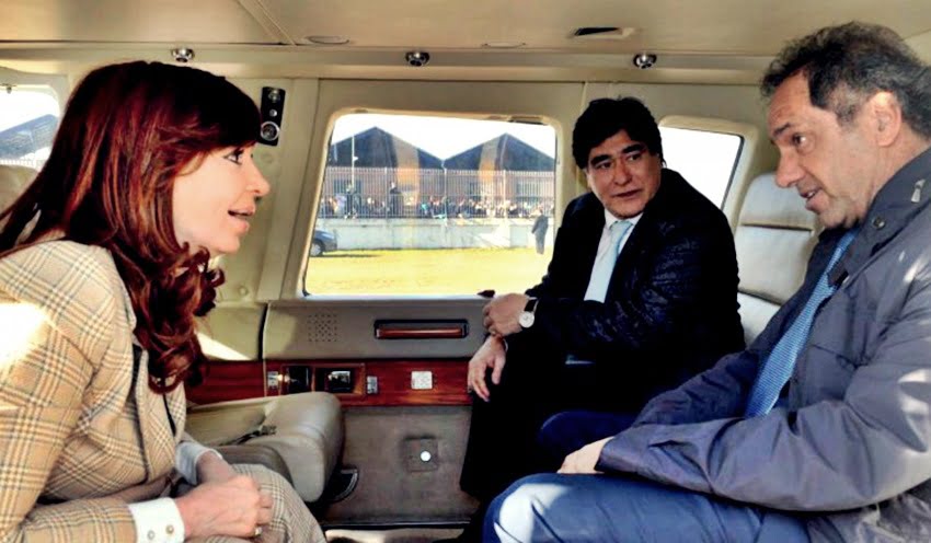 En Rosario, donde confluyeron por el acto del Día de la Bandera, la presidenta y los integrantes de la fórmula presidencial del oficialismo posaron para la primera foto conjunta desde el anuncio de la candidatura de Scioli con Carlos Zannini.