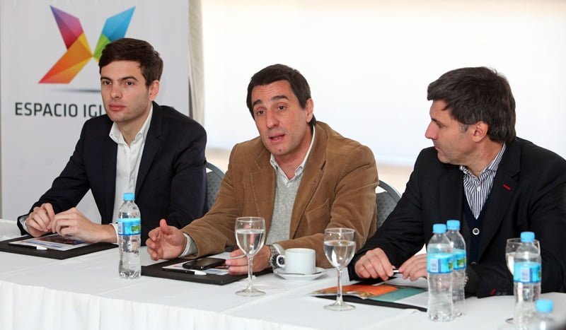 Mendoza, 12-06-15. El ministro de Turismo, Javier Espina, participó de la conformación de la "Mesa Igualdad, Inclusión y Diversidad". Esta iniciativa es una propuesta que incluye la posibilidad de evaluación y planificación para desarrollar proyectos concretos. Fue en el Hotel Intercontinental, Boulevard Pérez Cuesta S/N,Guaymallén