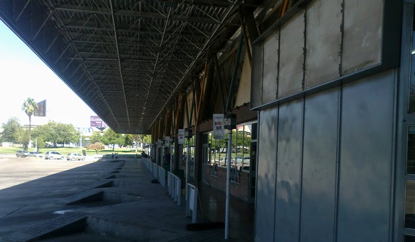 La terminal de micros desolada es una de las postales de este martes en Mendoza. Foto: Eugenio Gorkin / EXPLÍCITO